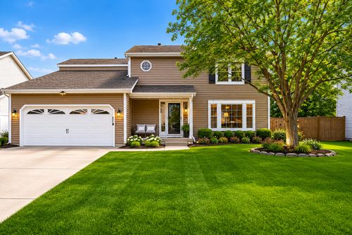 684 Regent Dr, Crystal Lake, IL, 60014-8590 | Card Image