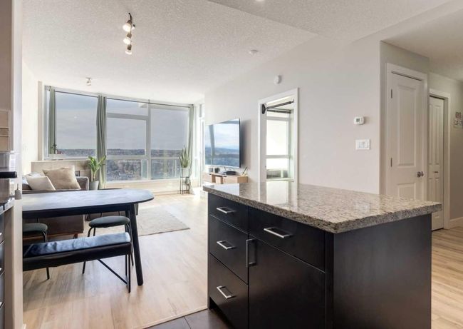 2105 - 77 Spruce Pl Sw, Condo with 2 bedrooms, 2 bathrooms and 1 parking in Calgary AB | Image 6