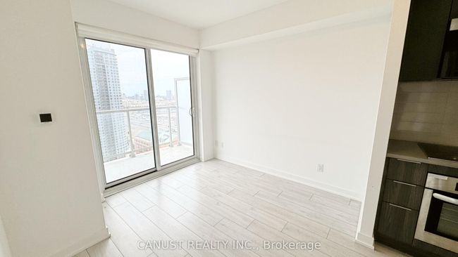 2806 - 2033 Kennedy Rd, Condo with 2 bedrooms, 1 bathrooms and 1 parking in Toronto ON | Image 6