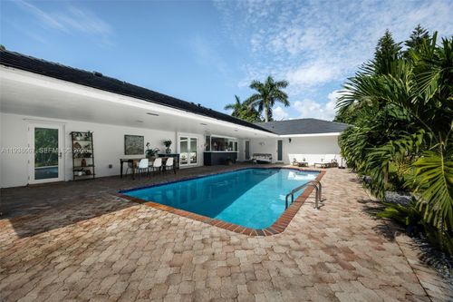 7701 Sw 176th St, Palmetto Bay, FL, 33157-6243 | Card Image