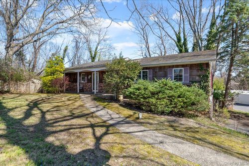 20 Veronica Ct, Smithtown, NY, 11787-1323 | Card Image