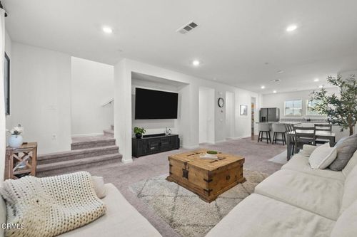 586 Apricot Ln, Fillmore, CA, 93015-2093 | Card Image