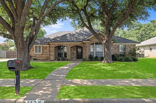 1128 Wingate Dr, Bedford, TX, 76021-2320 | Card Image