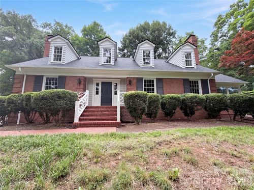 318 Valley Stream Rd, Statesville, NC, 28677-5429 | Card Image