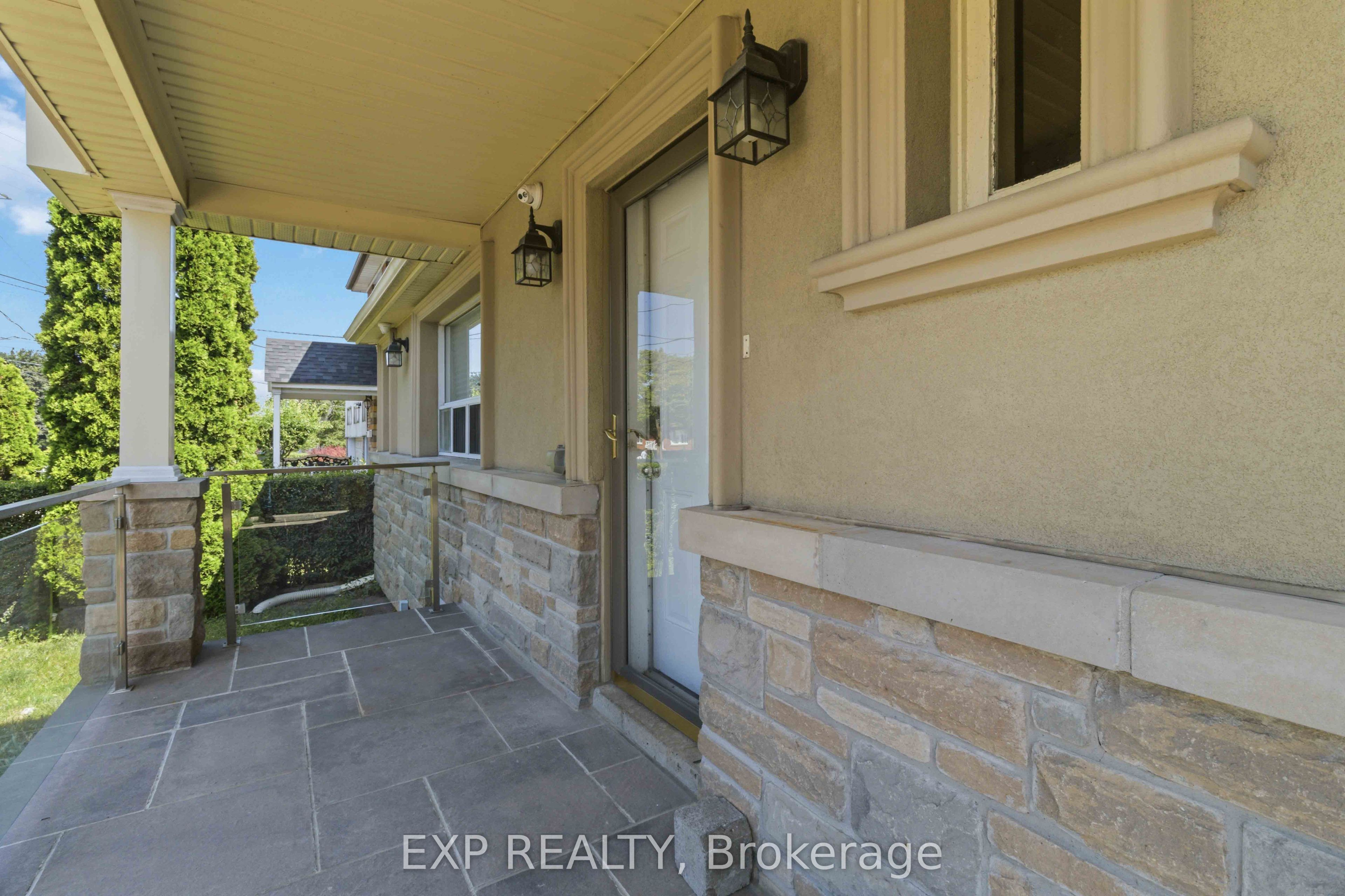 Residential Lease in Toronto W04 2