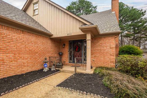 8785 Cedar Mills Cir, Cordova, TN, 38016-6179 | Card Image
