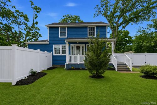 2 Taft Ave, Islip, NY, 11751-2131 | Card Image