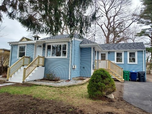125 Wentworth Ave, Warwick, RI, 02889-4841 | Card Image