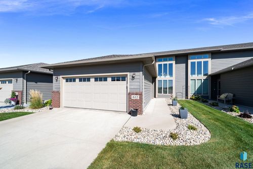 612 S Mary Gene Ave, Sioux Falls, SD, 57106-7074 | Card Image