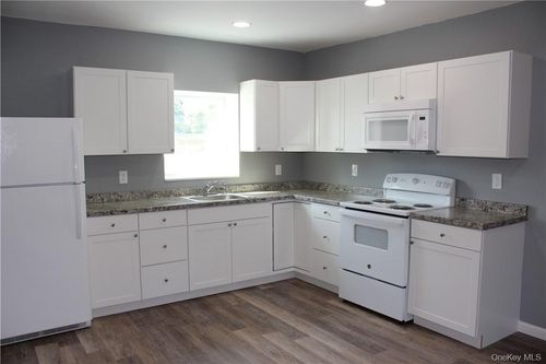 3-3144 Us Route 9w, New Windsor, NY, 12553-6716 | Card Image