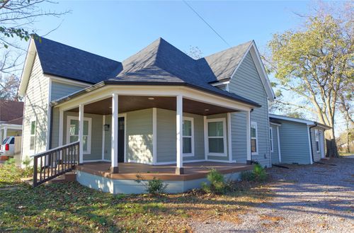 311 W Main St, Whitesboro, TX, 76273-1638 | Card Image