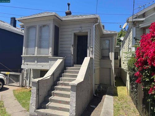 3513 Adeline St, Oakland, CA, 94608-4220 | Card Image