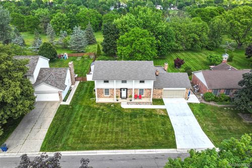 12031 Townline Rd, Grand Blanc, MI, 48439-1660 | Card Image