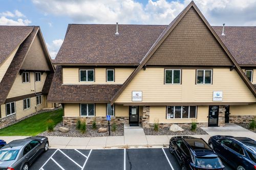 a-2103 County Road D E, Maplewood, MN, 55109-5357 | Card Image