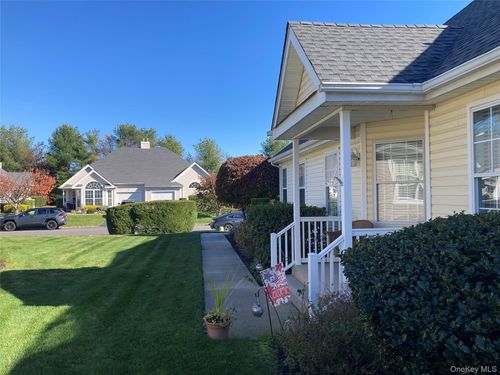 53 Goose Neck Ln, Riverhead, NY, 11901-1862 | Card Image