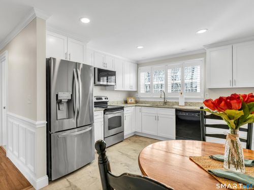 b5-280 E Main Street, Clinton, CT, 06413 | Card Image