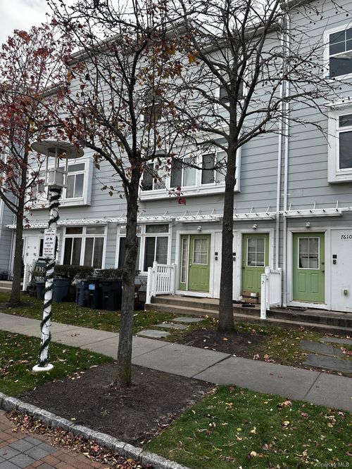 2-76-12 Aquatic Drive, New York, NY, 11692 | Card Image