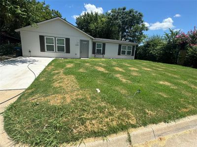 Ranch-style home with a front lawn | Image 2