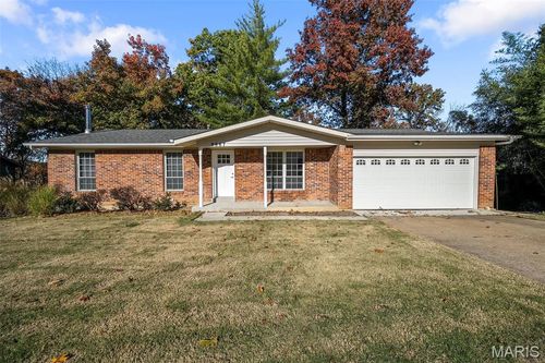 2667 Apple Creek Dr, Oakville, MO, 63129-4701 | Card Image
