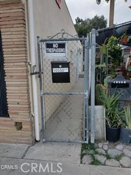 10550 1/4 Victory Boulevard, North Hollywood, CA, 91606 | Card Image