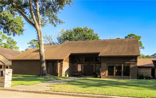 6723 Ashmore Dr, Houston, TX, 77069-2462 | Card Image