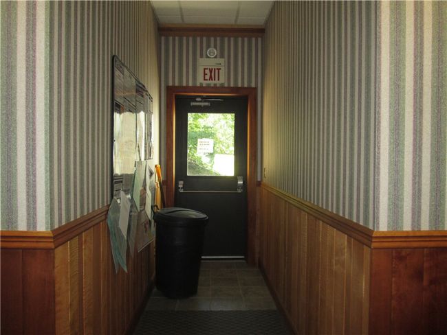 Rear exit | Image 20