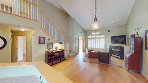 915 Kimberly Ln, Chanhassen, MN, 55317-9779 | Card Image