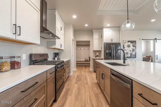 2020 Prairie Hawk Dr, Townhouse with 3 bedrooms, 2 bathrooms and null parking in Bismarck ND | Image 10