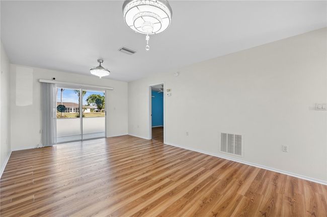 APT-1902 - 12538 Sw Kingsway Cir, Condo with 2 bedrooms, 2 bathrooms and null parking in LAKE SUZY FL | Image 9
