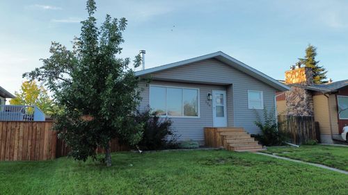 126 Winkler Dr, Hanna, AB, T0J1P0 | Card Image