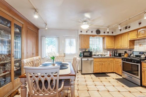 2f-676 Front St, Hempstead, NY, 11550-4504 | Card Image
