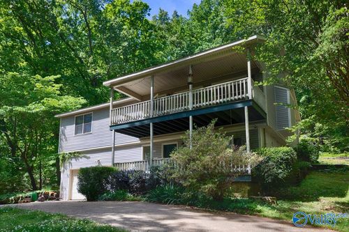 180 Vicki Ln, Owens Cross Roads, AL, 35763-9527 | Card Image