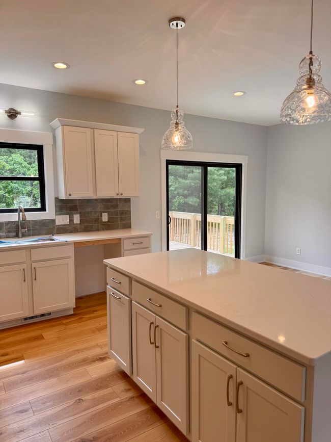 Beautiful kitchen with quartz counter tops | Image 8