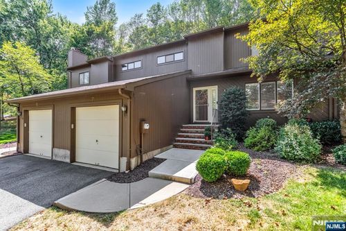 7 Mountain Ridge Dr, Cedar Grove, NJ, 07009-1126 | Card Image