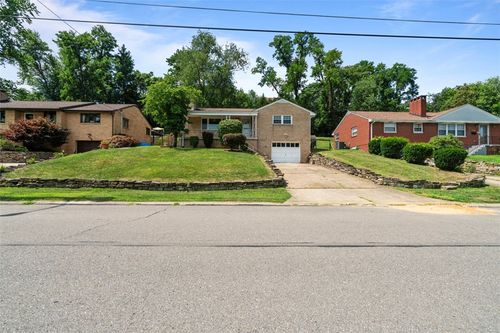 635 Alpine Dr, Canonsburg, PA, 15317-1201 | Card Image