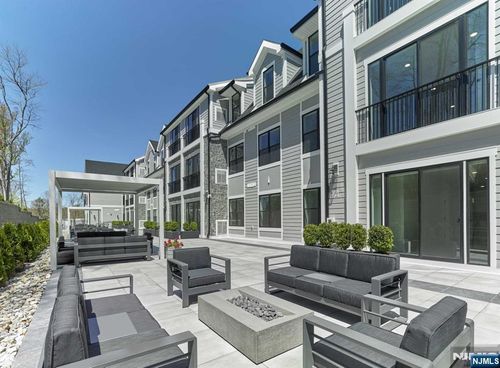 8 Tice Rd, Franklin Lakes, NJ, 07417-1467 | Card Image