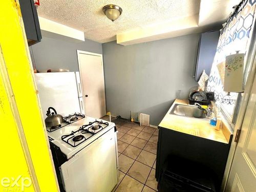 9521 Brace St, Detroit, MI, 48228-1403 | Card Image