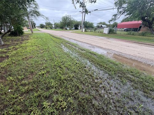 2101 Brown Ave, Jourdanton, TX, 78026-2607 | Card Image