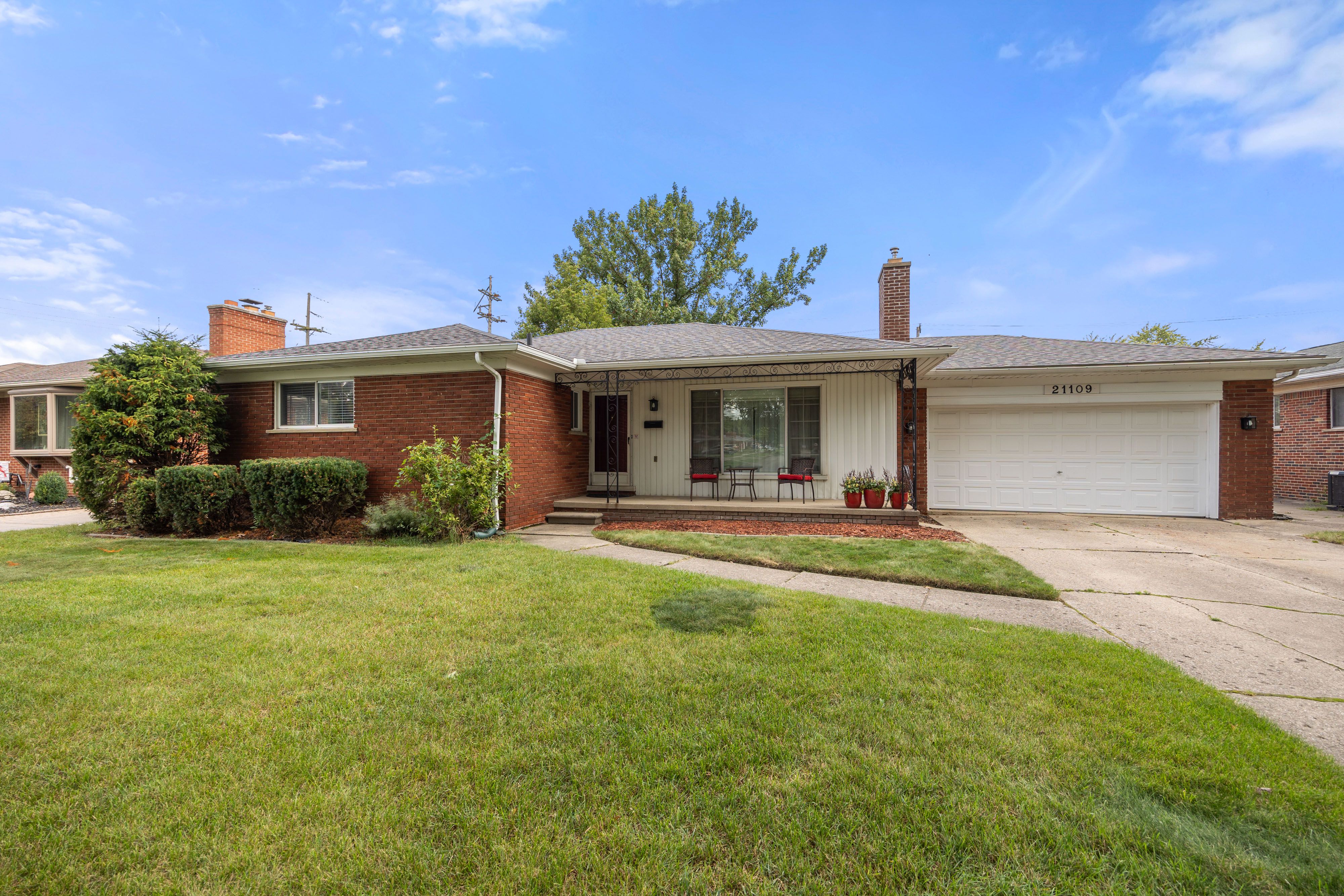Violet St, Saint Clair Shores, MI 48082