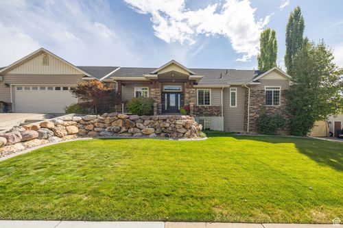 878 E 400 S, Smithfield, UT, 84335-1332 | Card Image