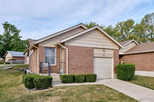 6595 Dolphin Cir E, Florissant, MO, 63033-4756 | Card Image