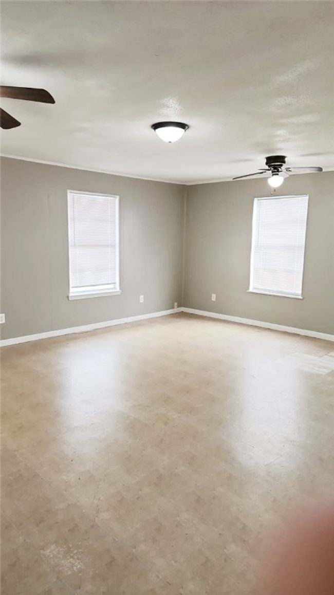 201 W 3 Rd St, Home with 2 bedrooms, 1 bathrooms and 3 parking in Rockport TX | Image 5