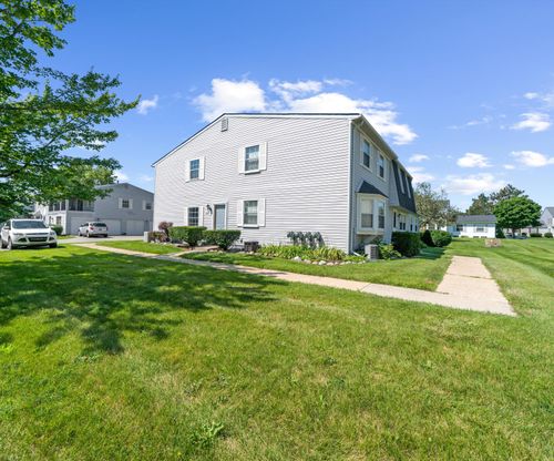 245 Lake Village Dr, Walled Lake, MI, 48390-3638 | Card Image