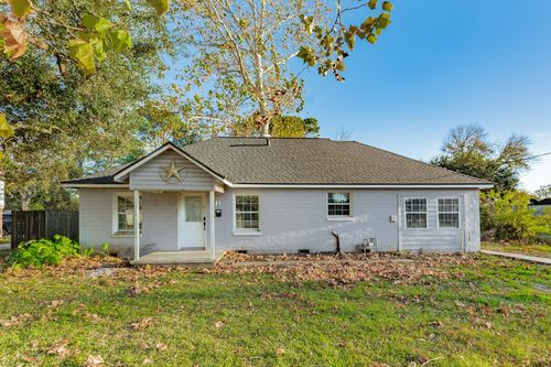 711 W Kyle Rd, Clute, TX, 77531-3723 | Card Image