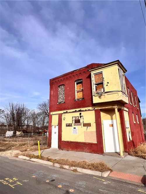 2031 Indiana Ave, Kansas City, MO, 64127-3250 | Card Image