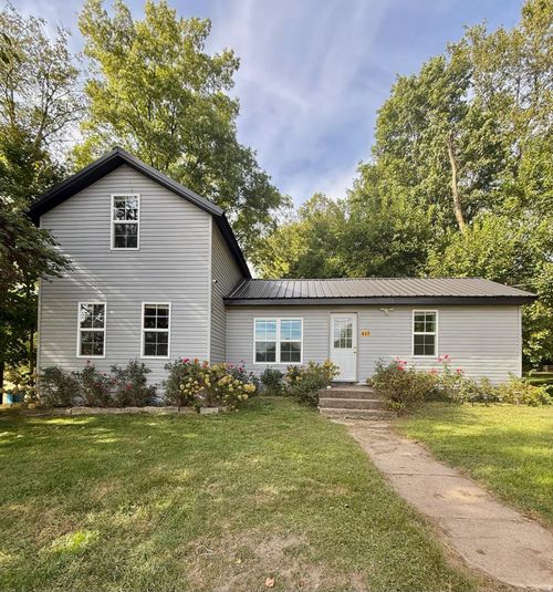 427 E Main St, Burr Oak, MI, 49030-9450 | Card Image