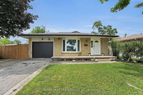 105 Fennell Cres, London, ON, N6E2E2 | Card Image