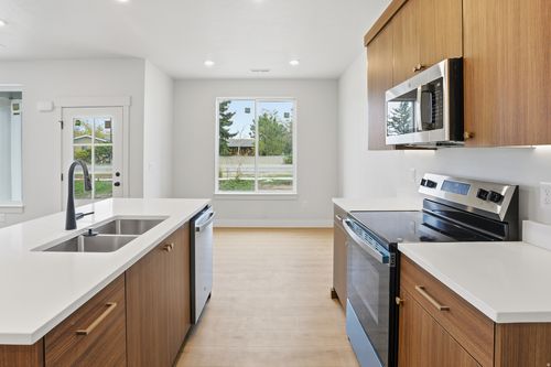 68 E 1225 S, Tremonton, UT, 84337-2216 | Card Image