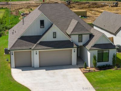 3036 E 146th Place S, House other with 3 bedrooms, 2 bathrooms and null parking in Bixby OK | Image 2