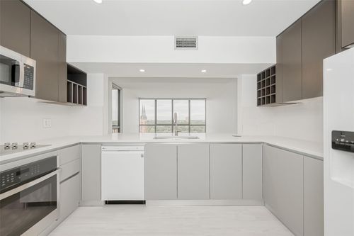 1304-5001 Woodway Dr, Houston, TX, 77056-1719 | Card Image